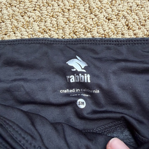 Run in Rabbit Cropped Tights - Picture 6 of 7